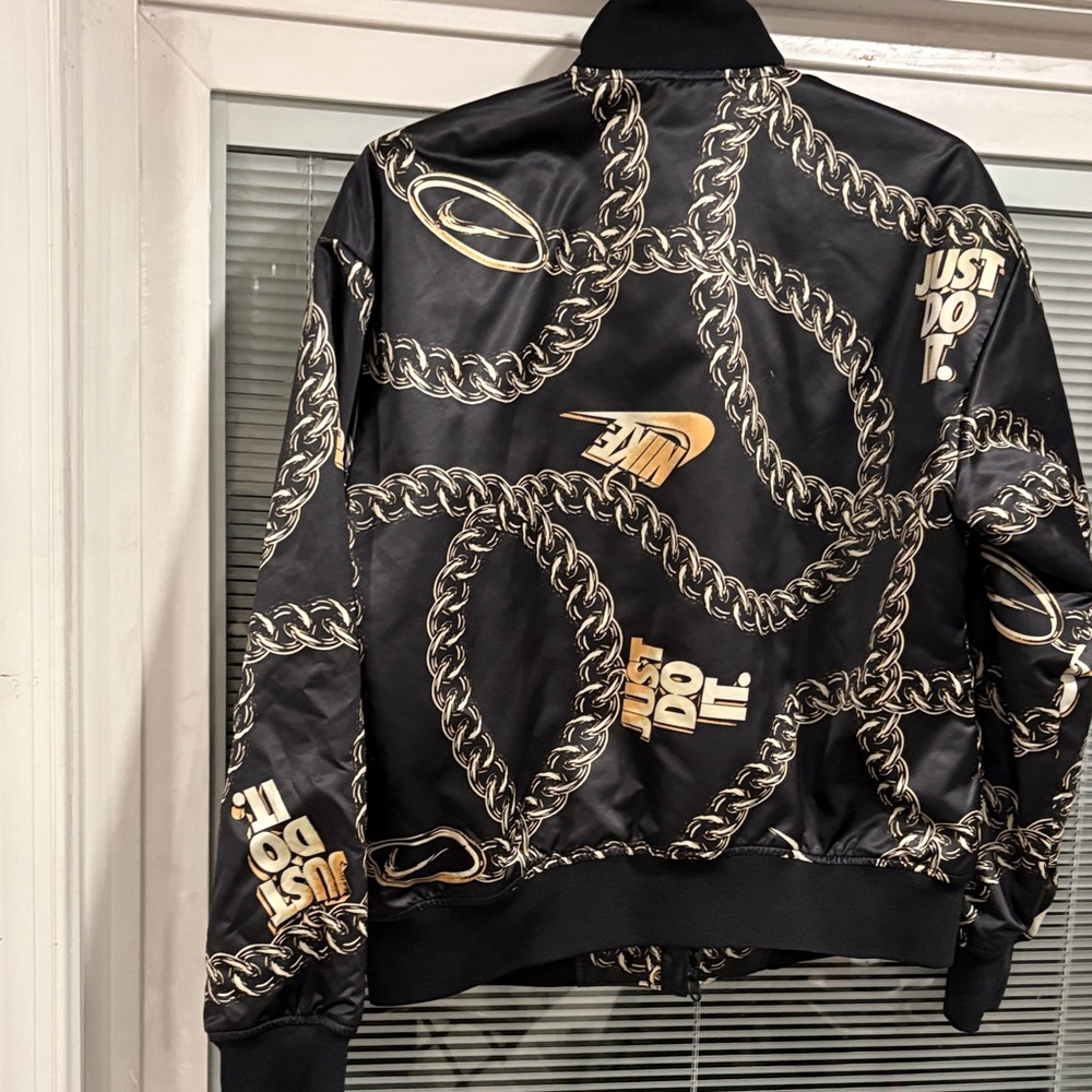 Nike Black Jacket with White Logo Tag - Picture 3 of 4